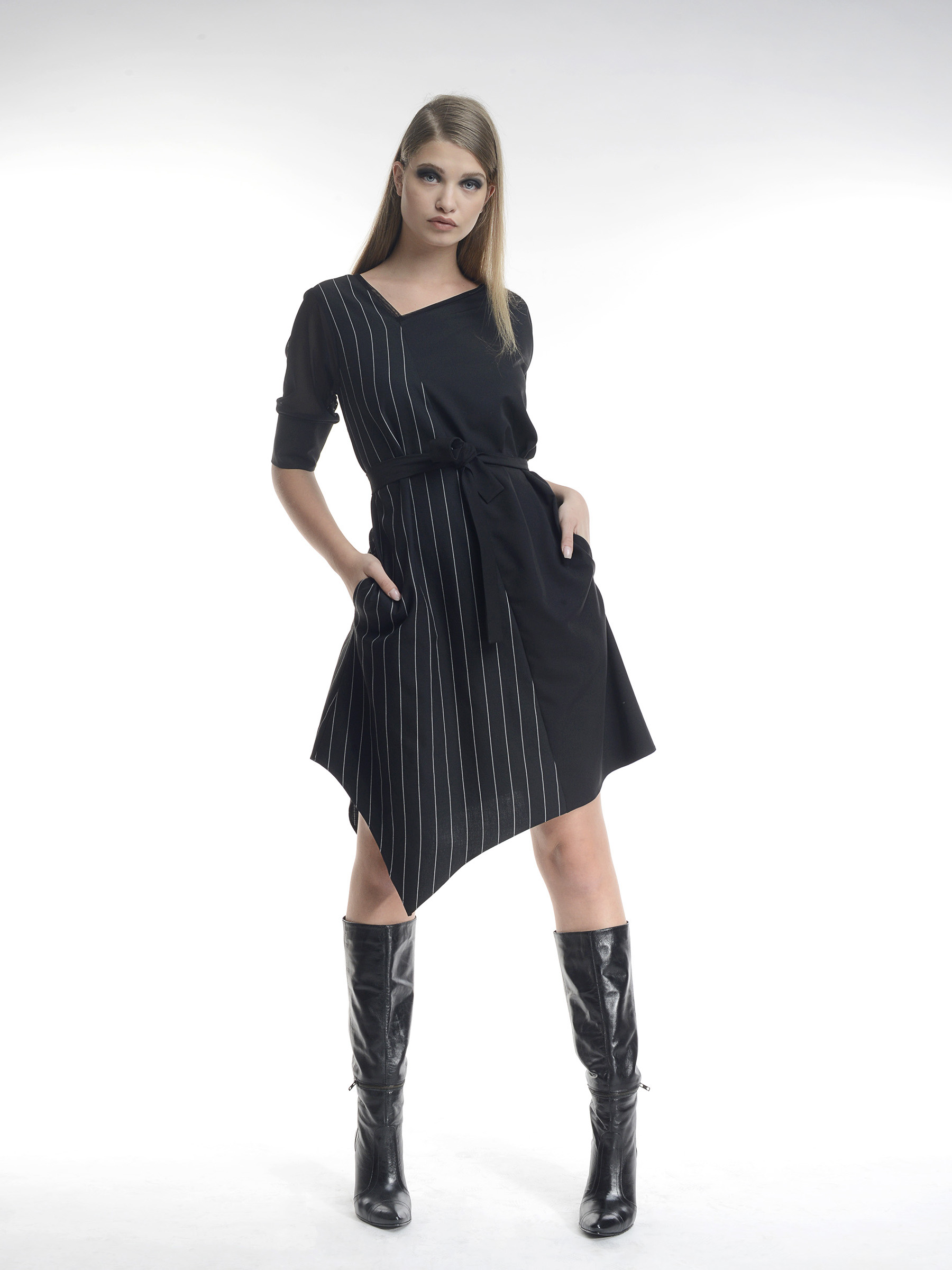 Rochie geometrică cu tiv asimetric by Larisa Dragna