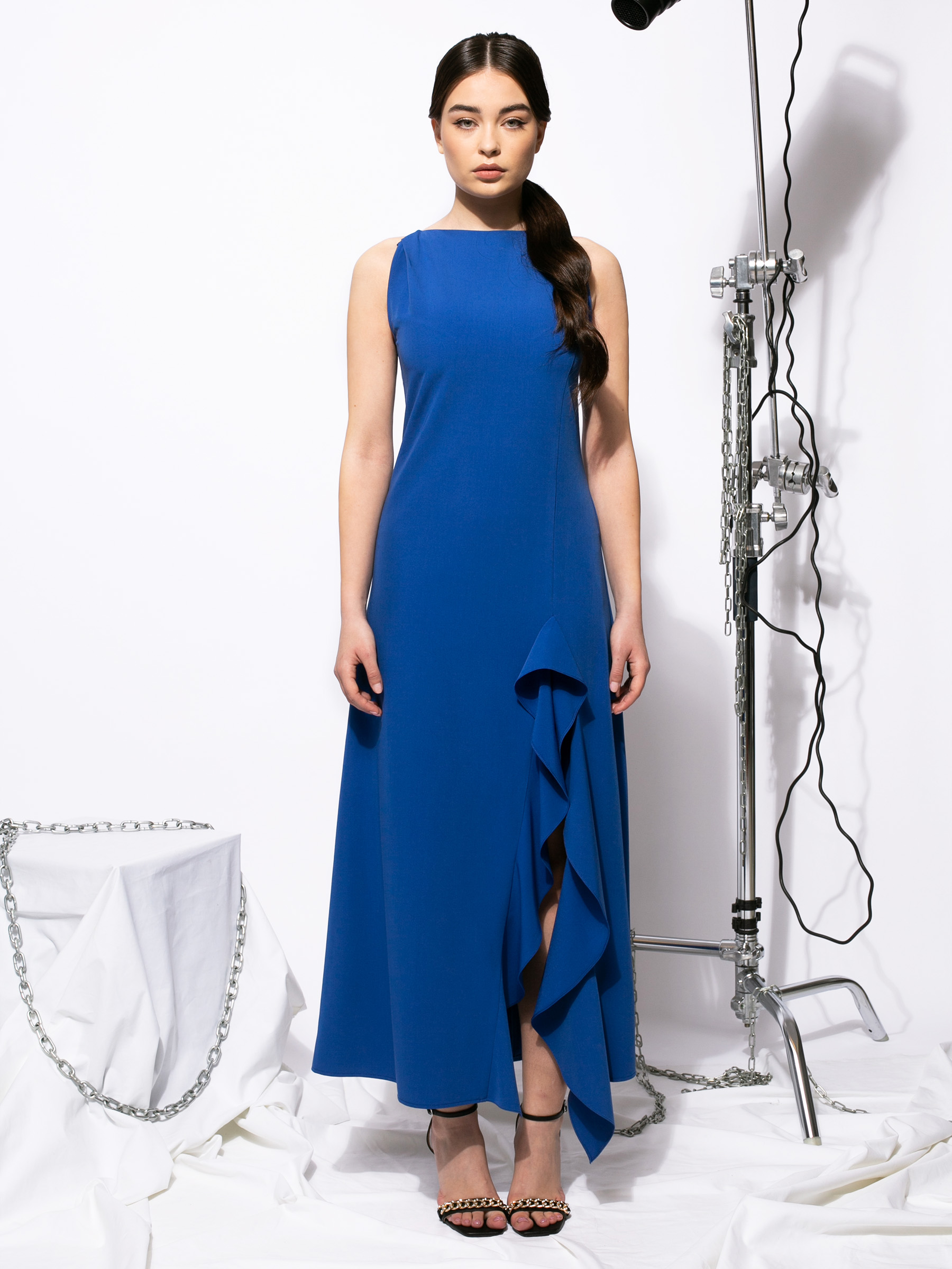 Rochie albastra cu volan pe picior by Larisa Dragna