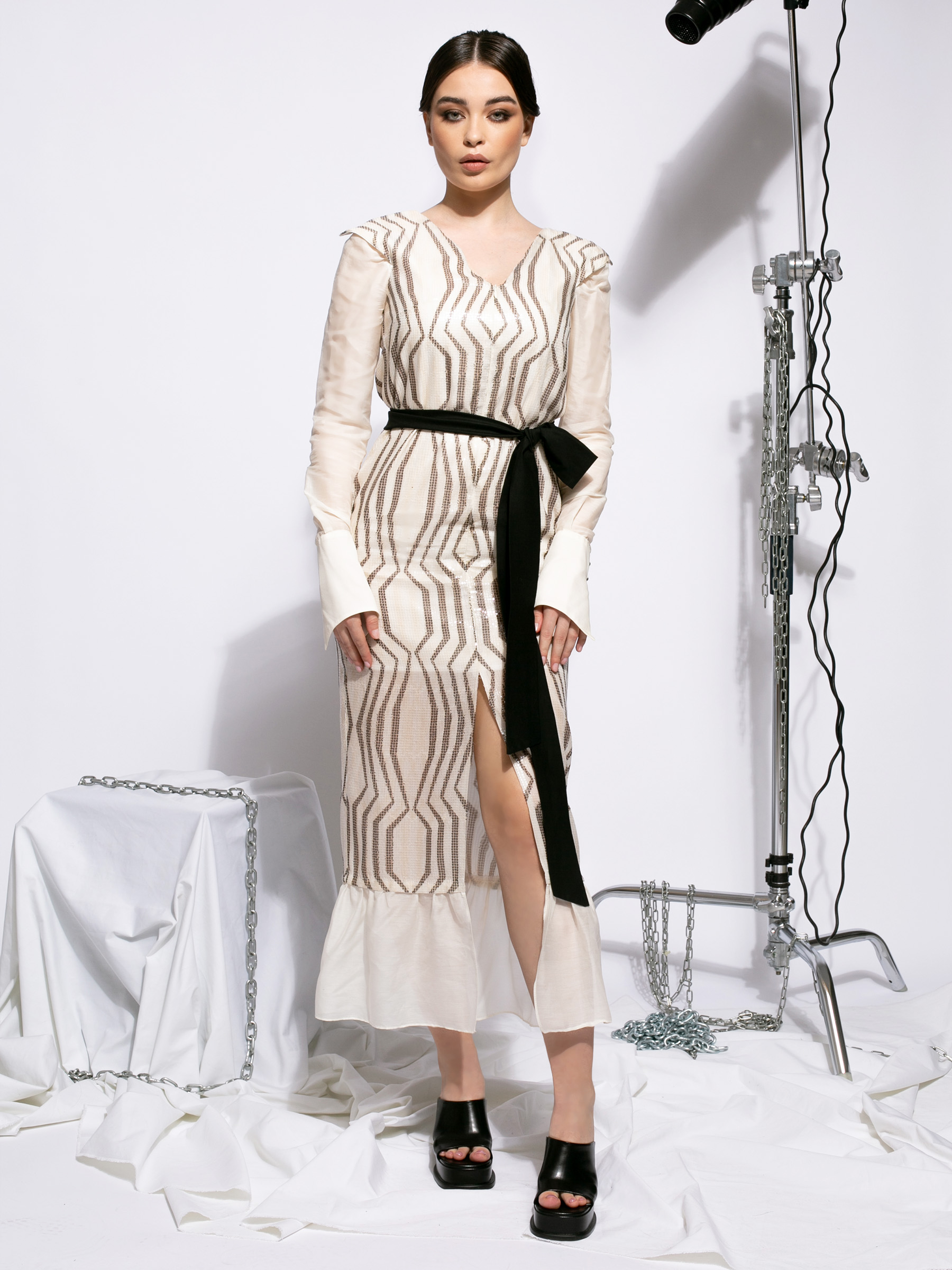 Rochie alba din paiete cu maneca lunga by Larisa Dragna