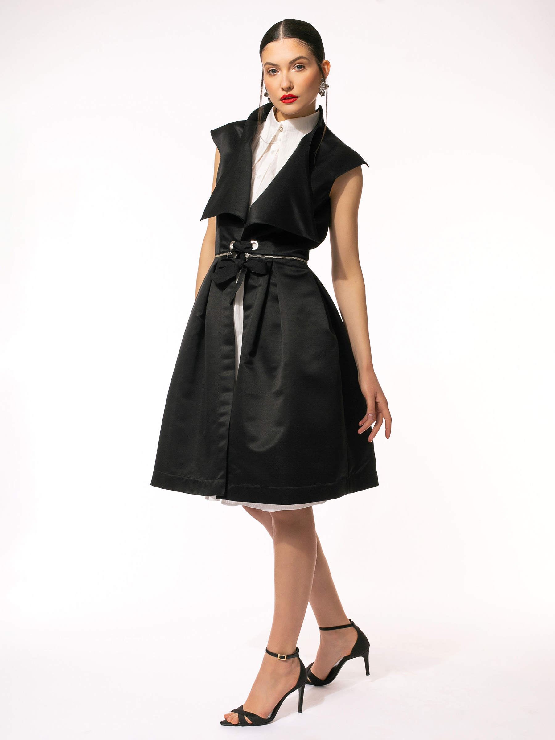 Vesta neagra cu fermoar in talie by Larisa Dragna