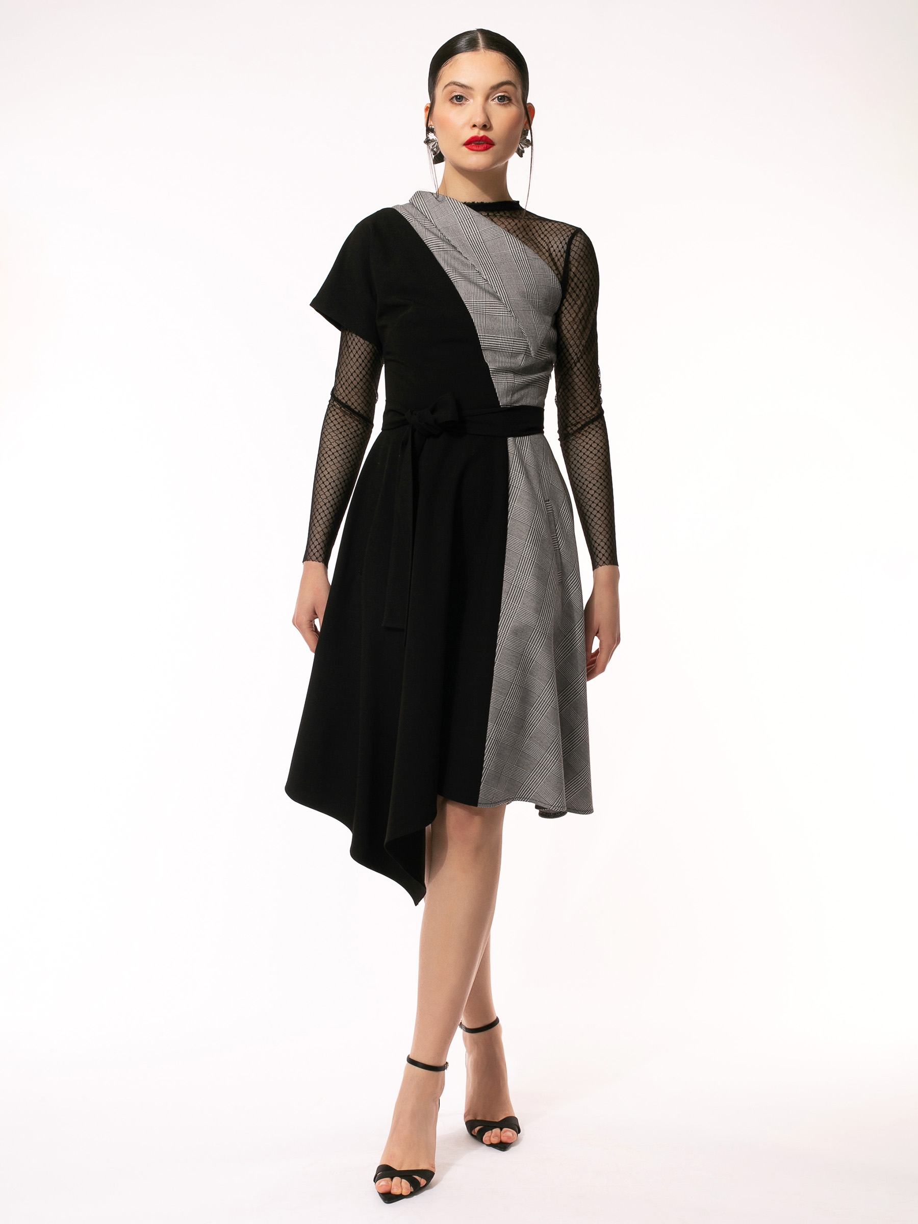 Rochie neagra midi cu insertie de tull si stofa by Larisa Dragna