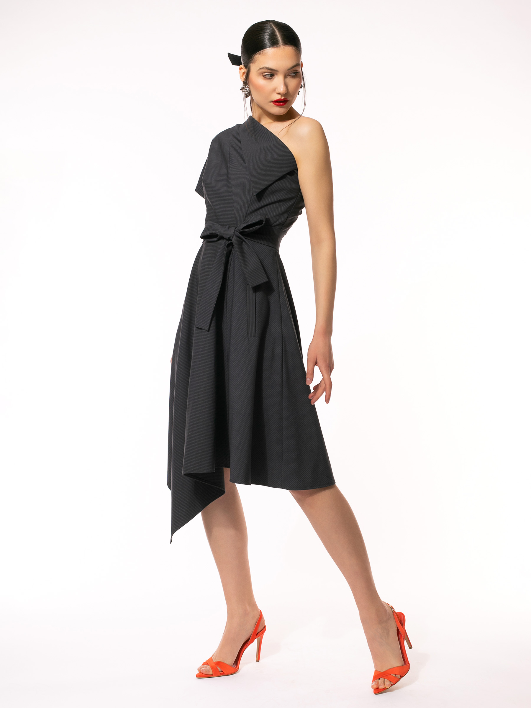Rochie gri asimetrica cu o maneca by Larisa Dragna