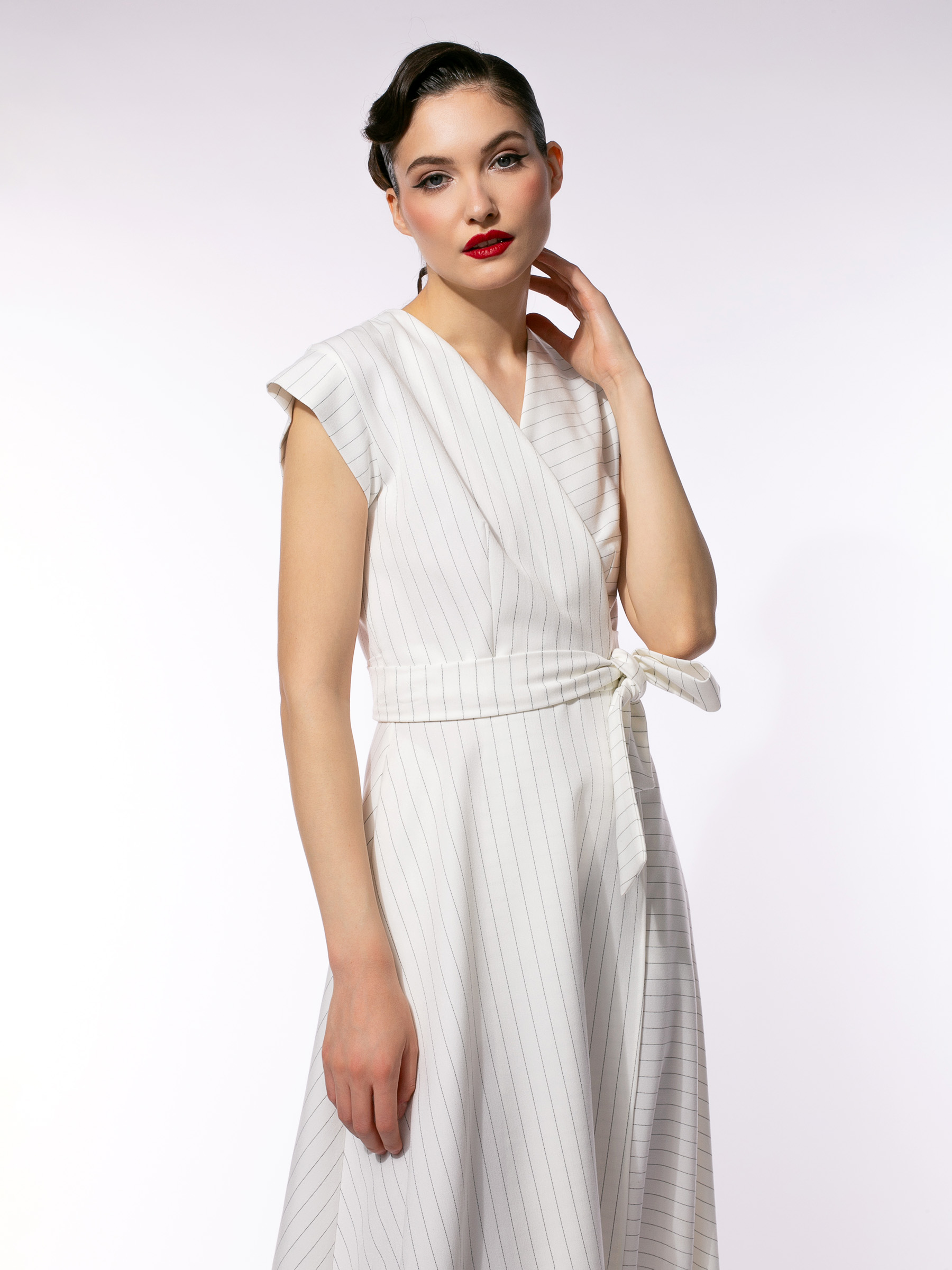Rochie alba cu dungi fine petrecuta by Larisa Dragna