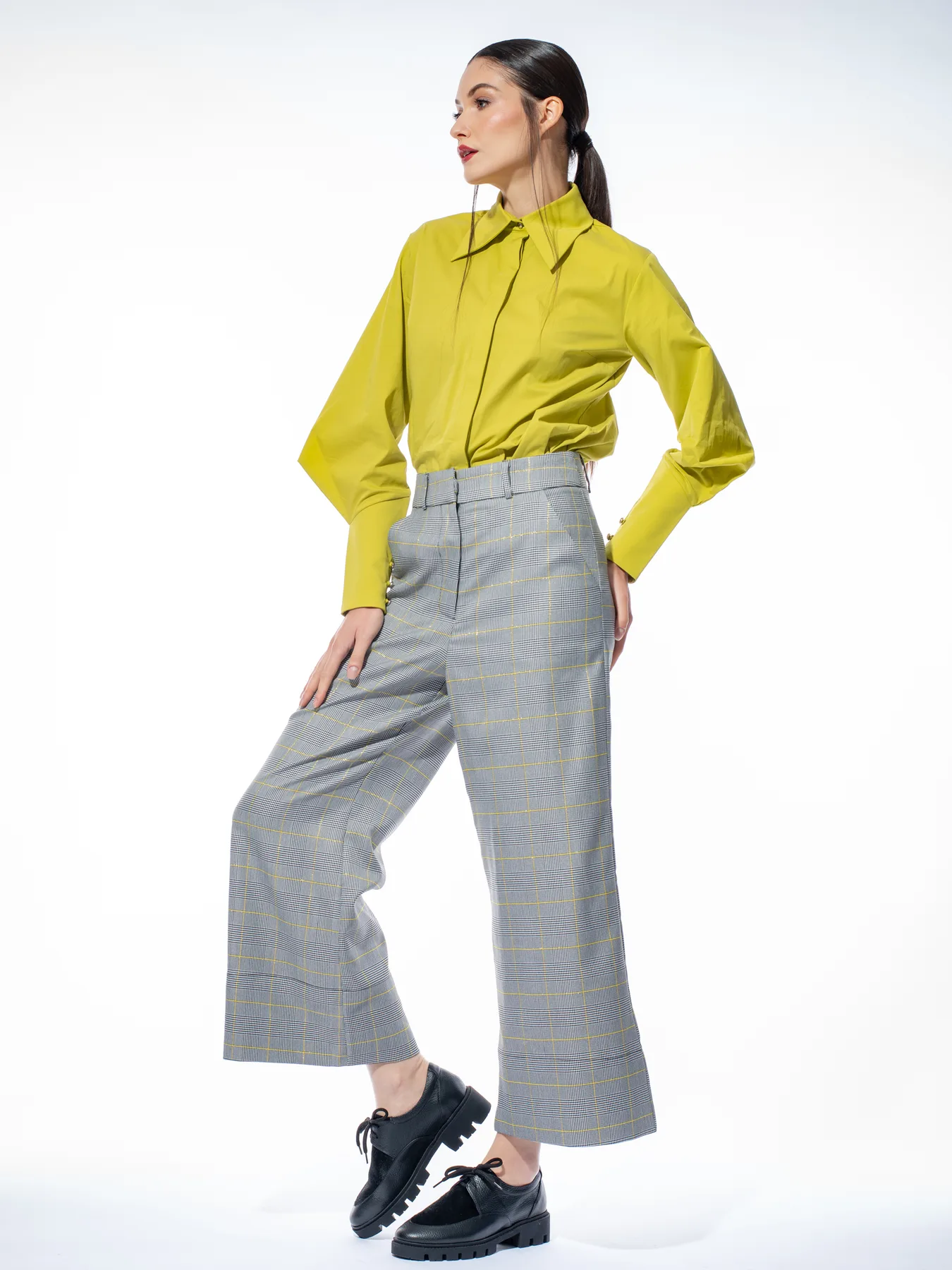 Pantaloni culotte din stofă gri cu carouri by Larisa Dragna