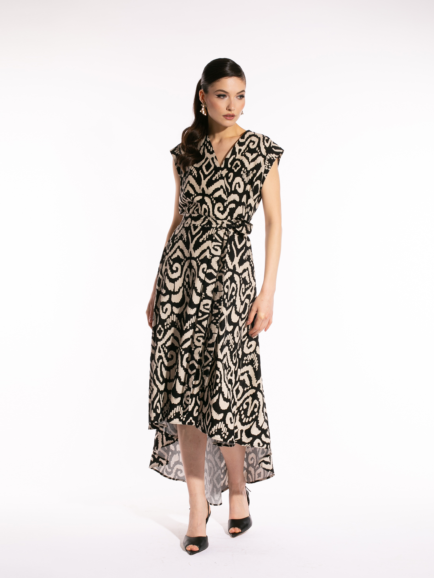 Rochie din in cu tiv asimetric și print tribal by Larisa Dragna